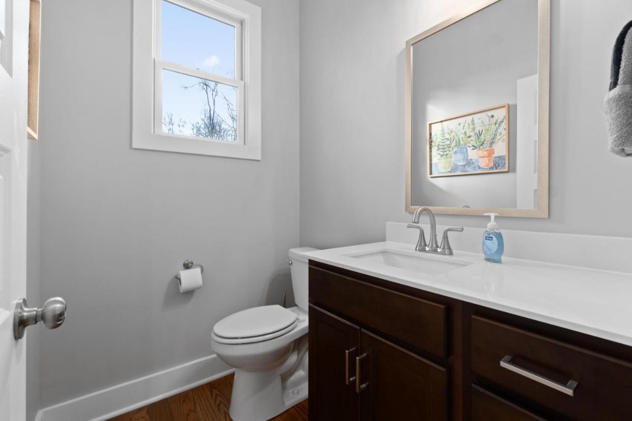 Rebecca'S Downtown Luxury Living Villa Clarksville Exterior photo