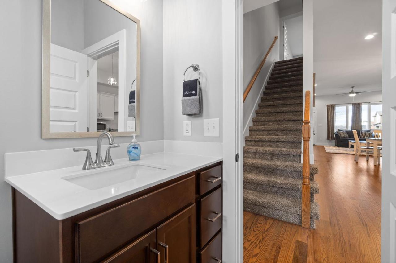 Rebecca'S Downtown Luxury Living Villa Clarksville Exterior photo